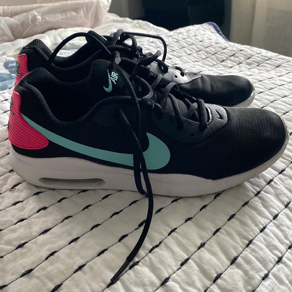 NIKE Air Max Sneaker - Size 9.5